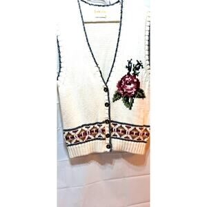 Attractive White Knit Vest with Beautiful Floral Touches by Jantzen